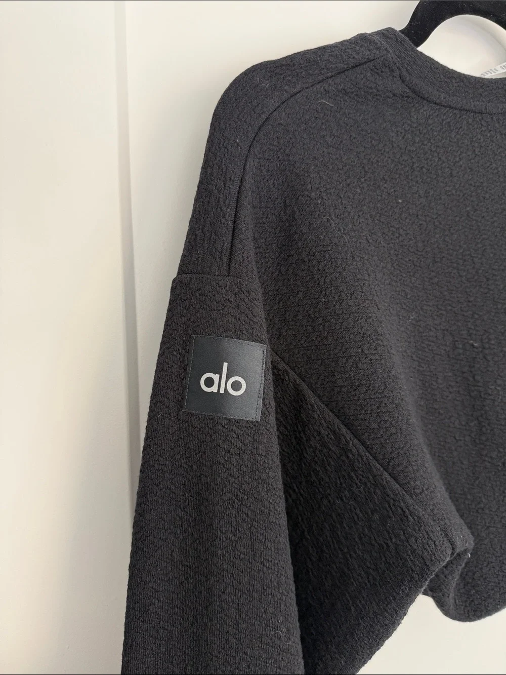 ALO Yoga Black Cropped Crewneck Sweatshirt